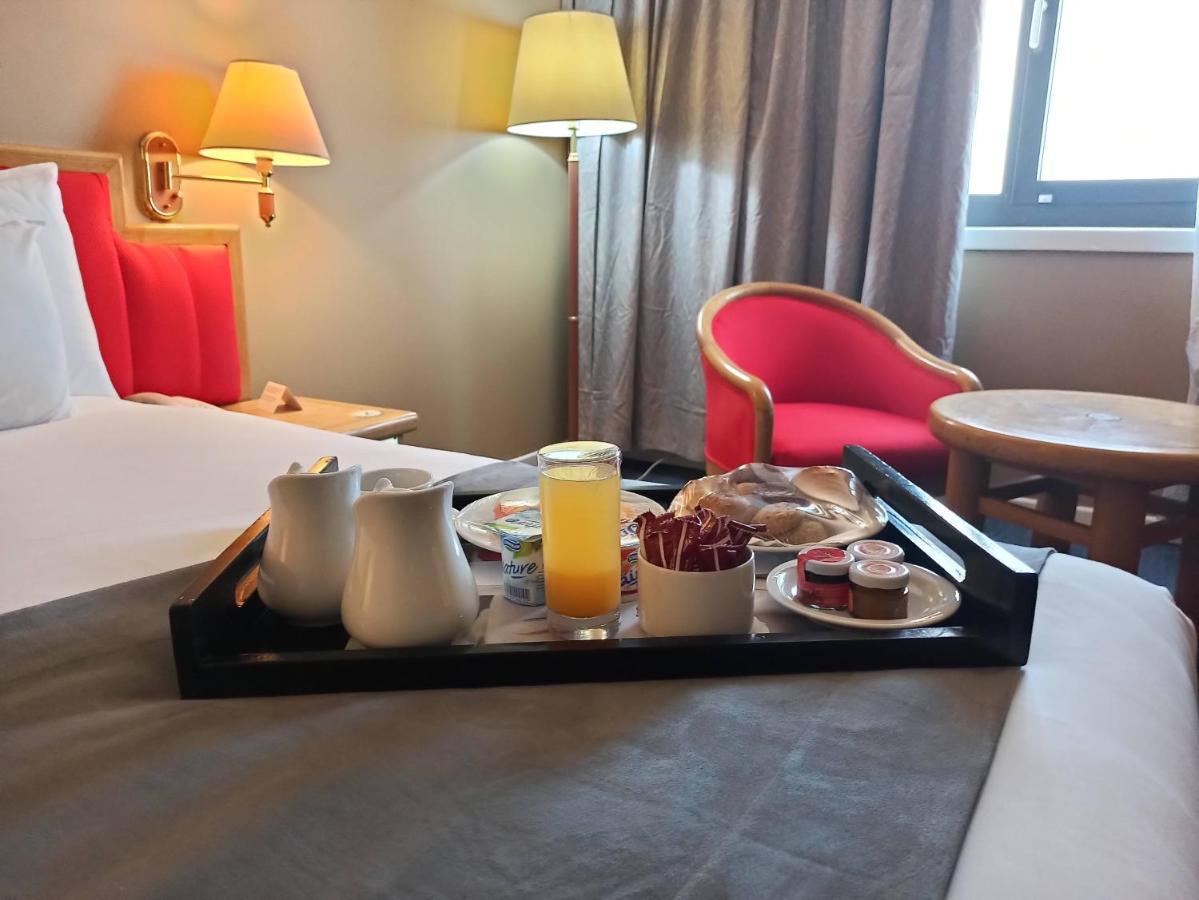Hotel Mercure Alger Aéroport Dar el Beïda Exterior foto Room service tray