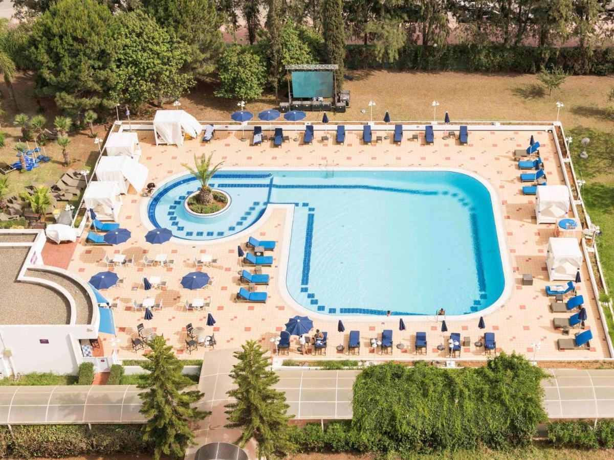 Hotel Mercure Alger Aéroport Dar el Beïda Exterior foto The pool at the hotel
