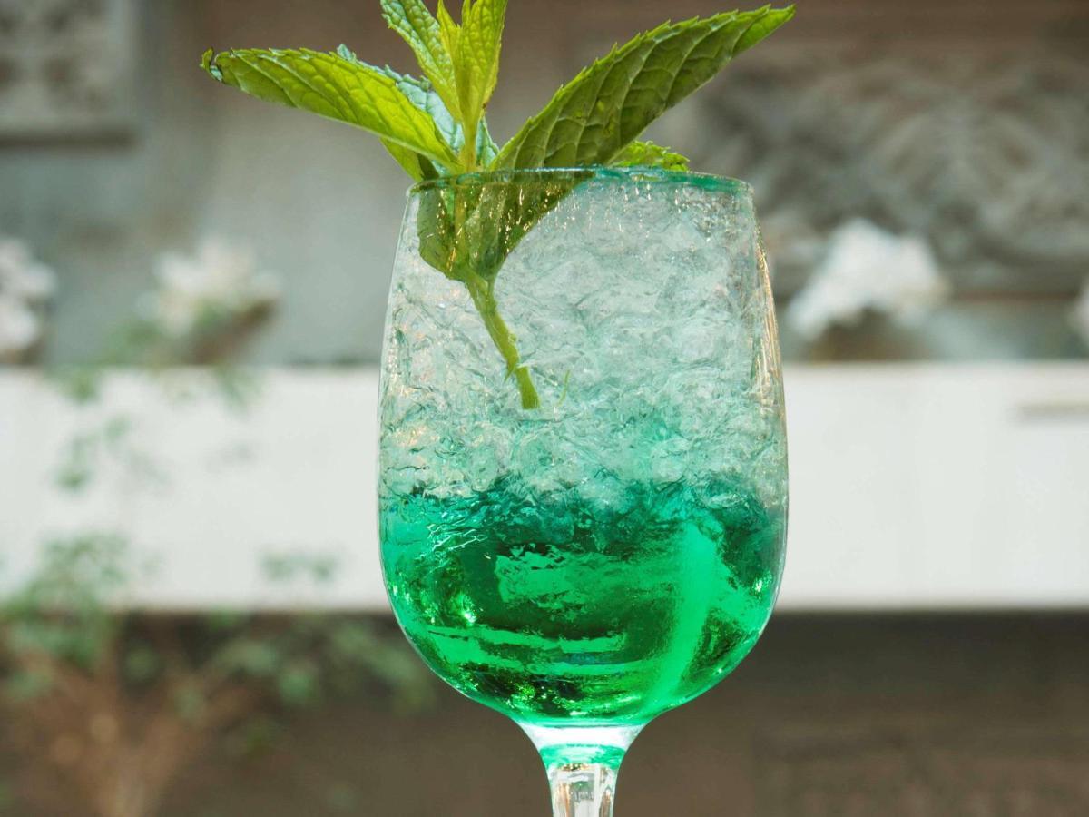 Hotel Mercure Alger Aéroport Dar el Beïda Exterior foto A glass of green absinthe soda