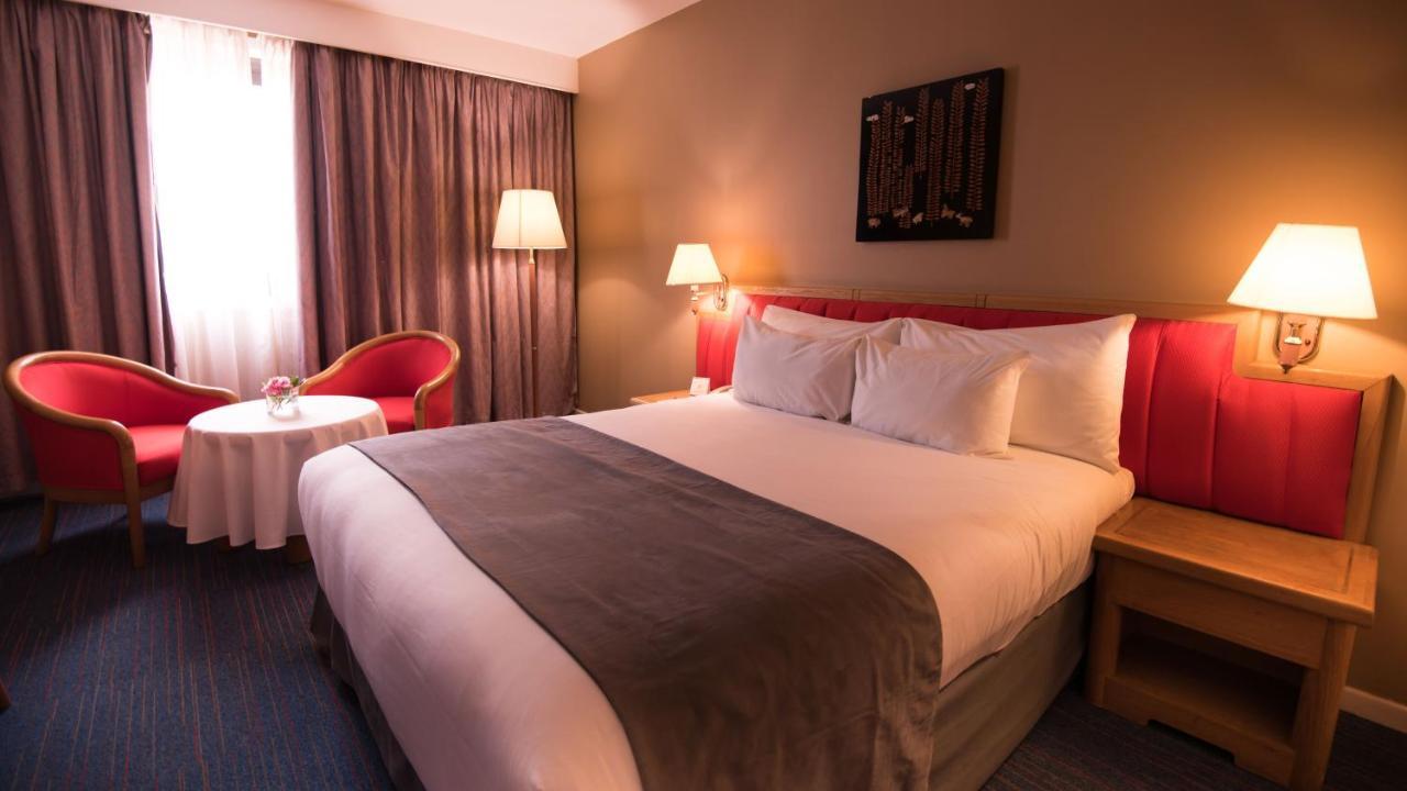 Hotel Mercure Alger Aéroport Dar el Beïda Exterior foto A room at the hotel