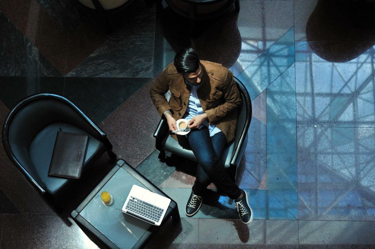 Hotel Mercure Alger Aéroport Dar el Beïda Exterior foto A student studying at the library